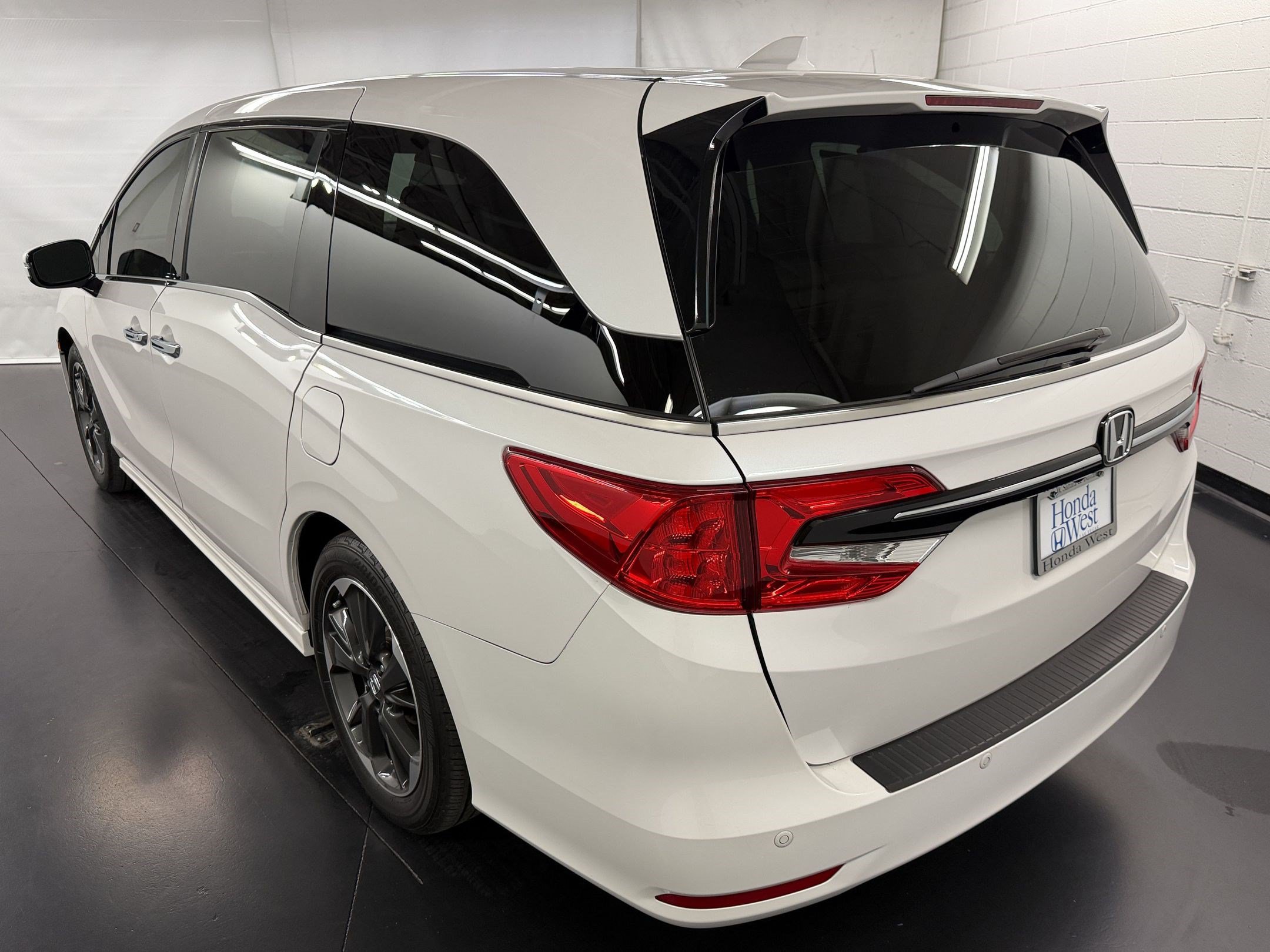 Certified 2024 Honda Odyssey Elite Van