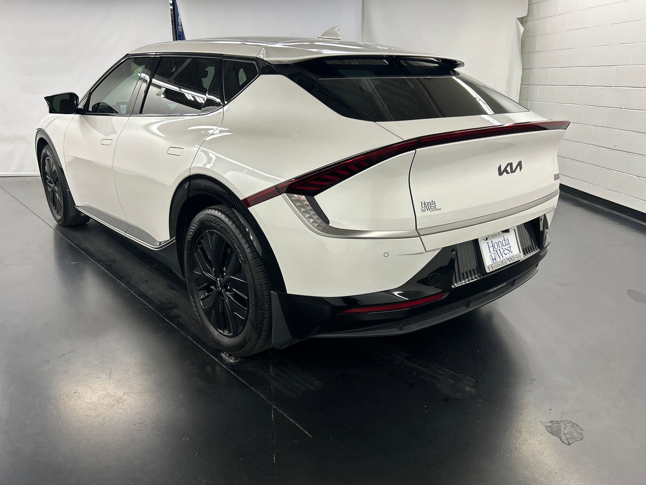 2023 Kia EV6 Wind photo 3