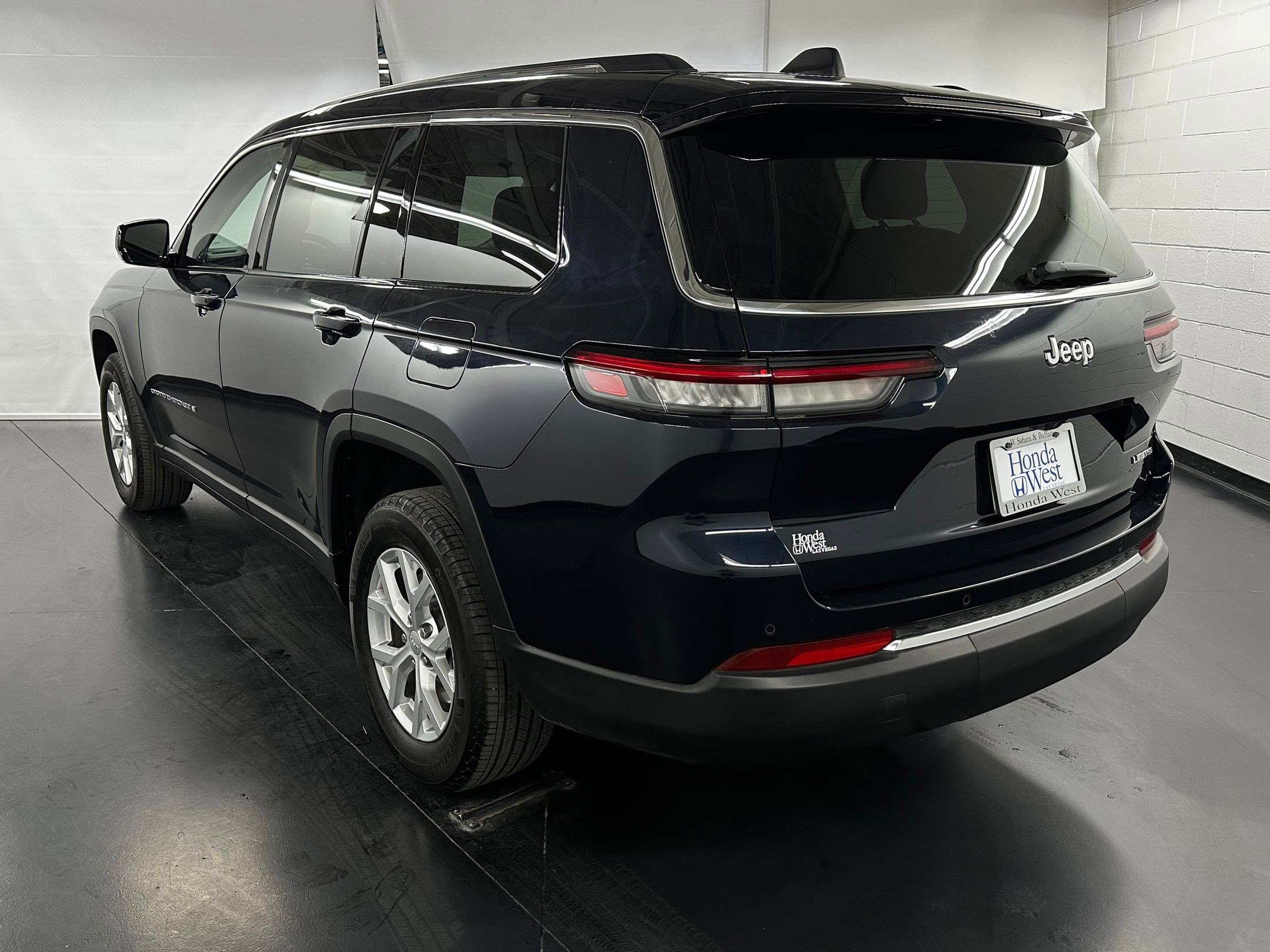 2023 Jeep Grand Cherokee Limited photo 2