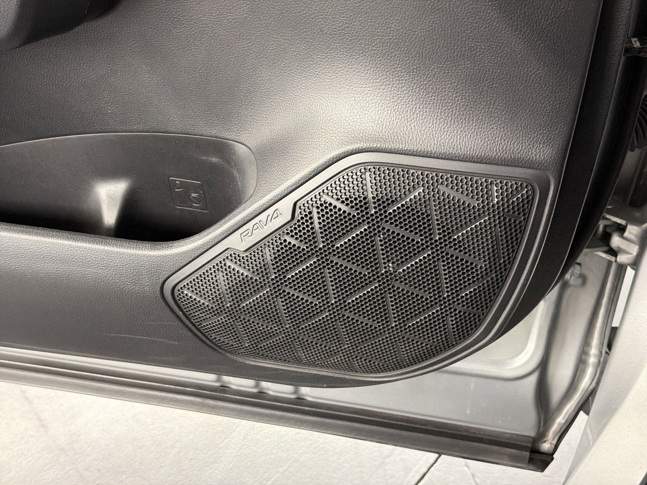 2024 Toyota RAV4 SE - Photo 21