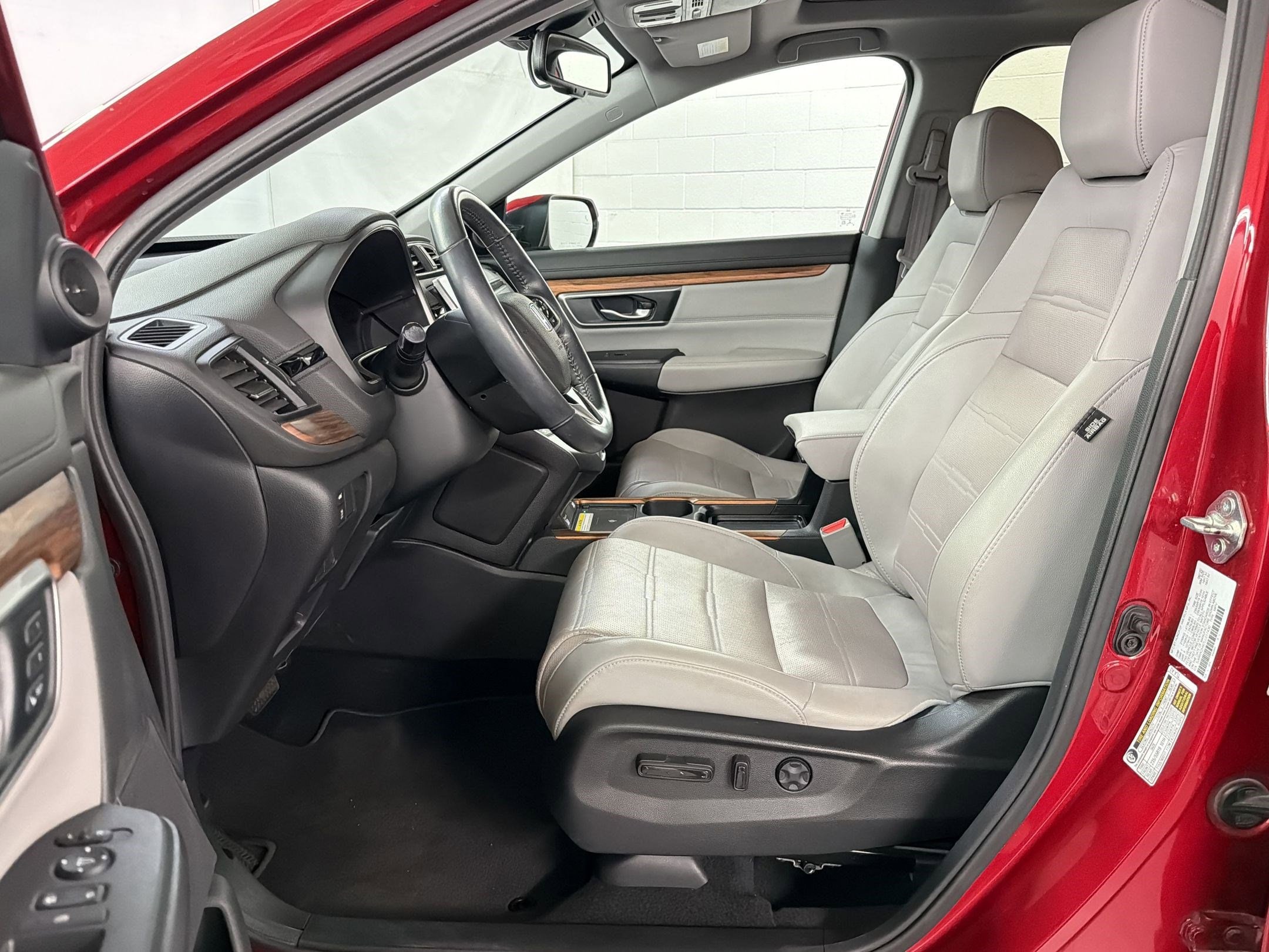 2020 Honda CR-V Touring photo 4