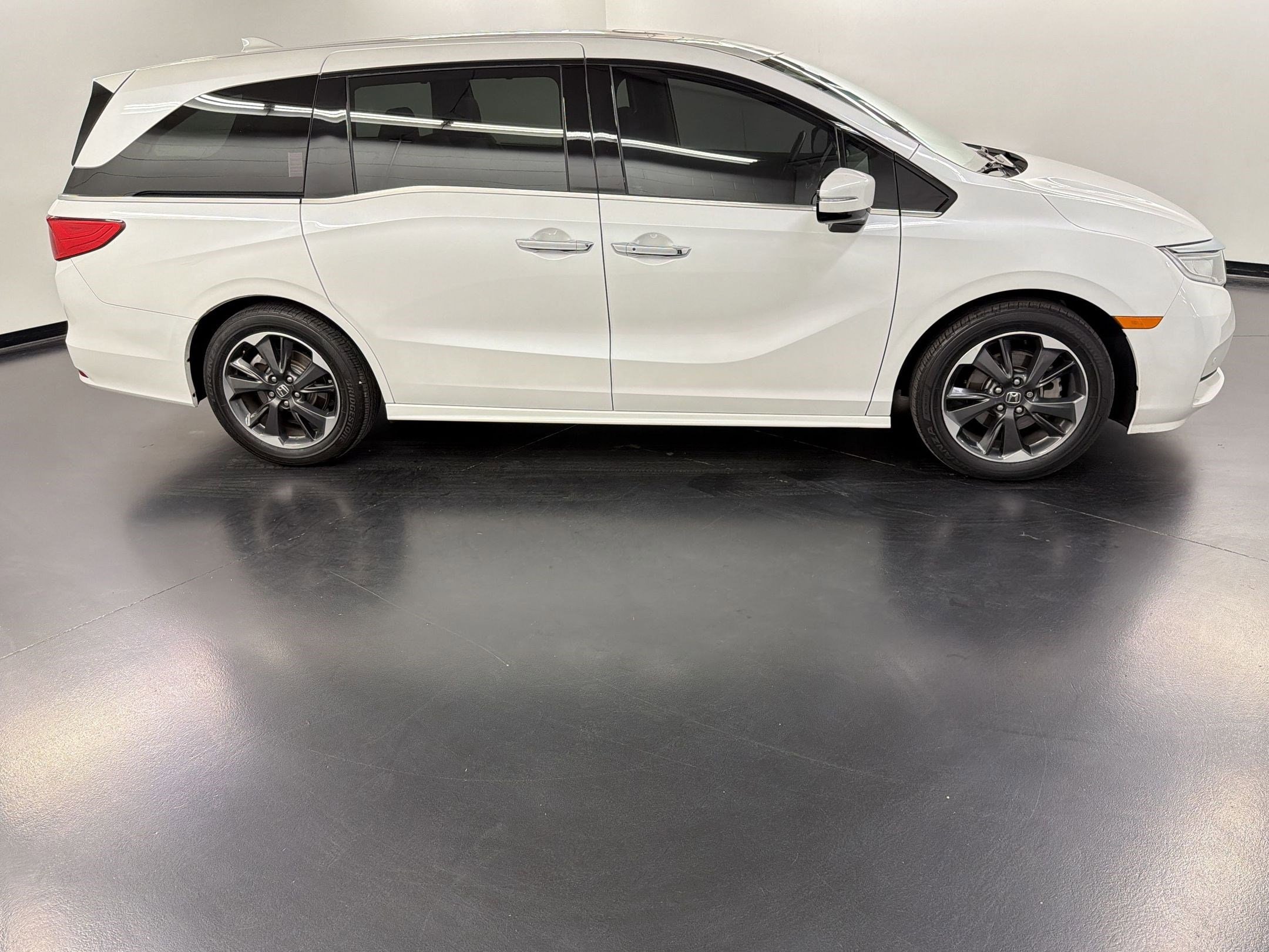 2023 Honda Odyssey Elite photo 3