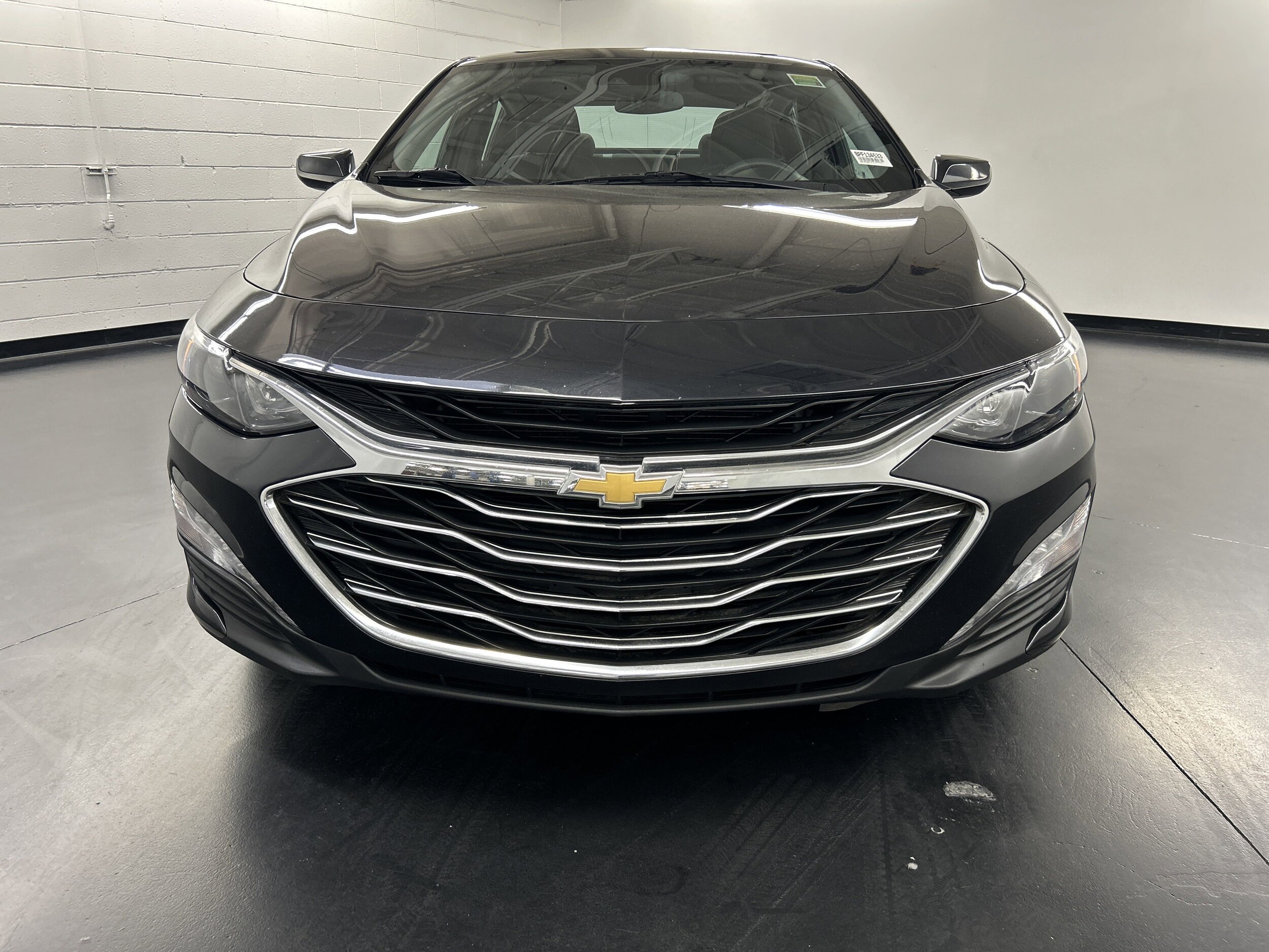 2023 Chevrolet Malibu 1LT photo 2