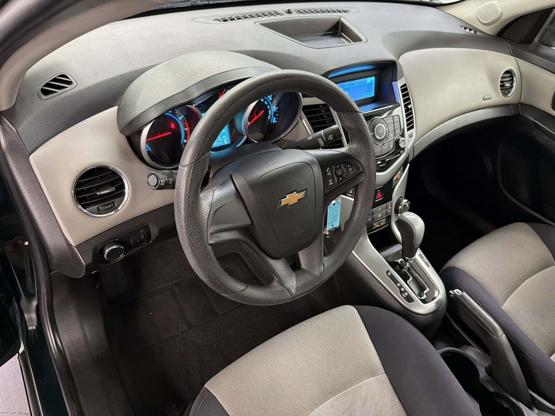 Cruze LS Sedan
