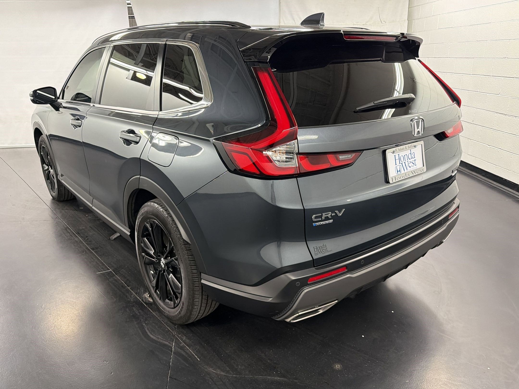 2023 Honda CR-V Hybrid Sport Touring photo 2