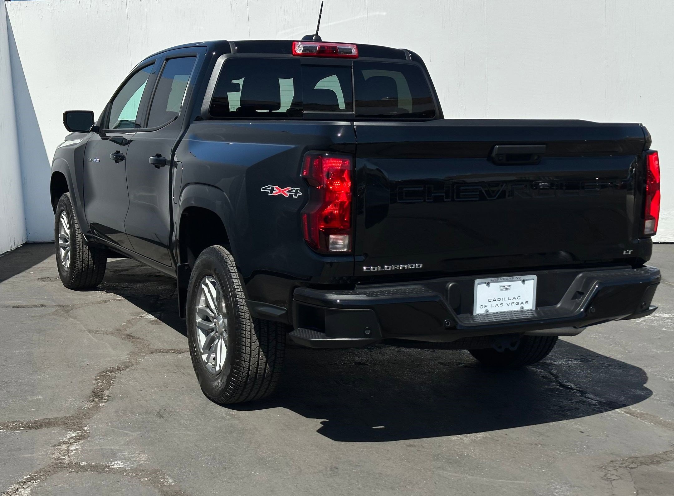 2024 Chevrolet Colorado LT photo 3