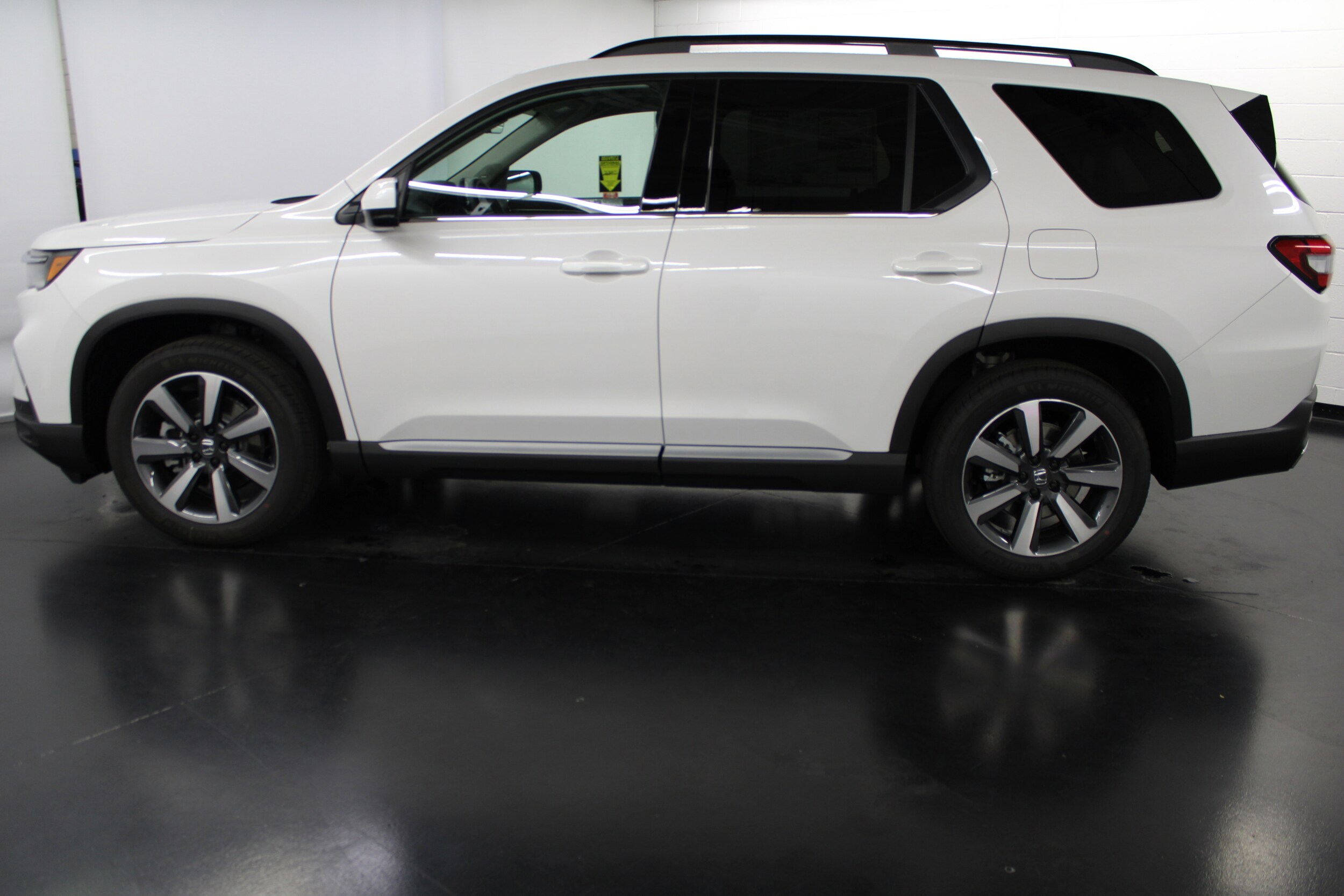 2025 Honda Pilot Touring photo 3