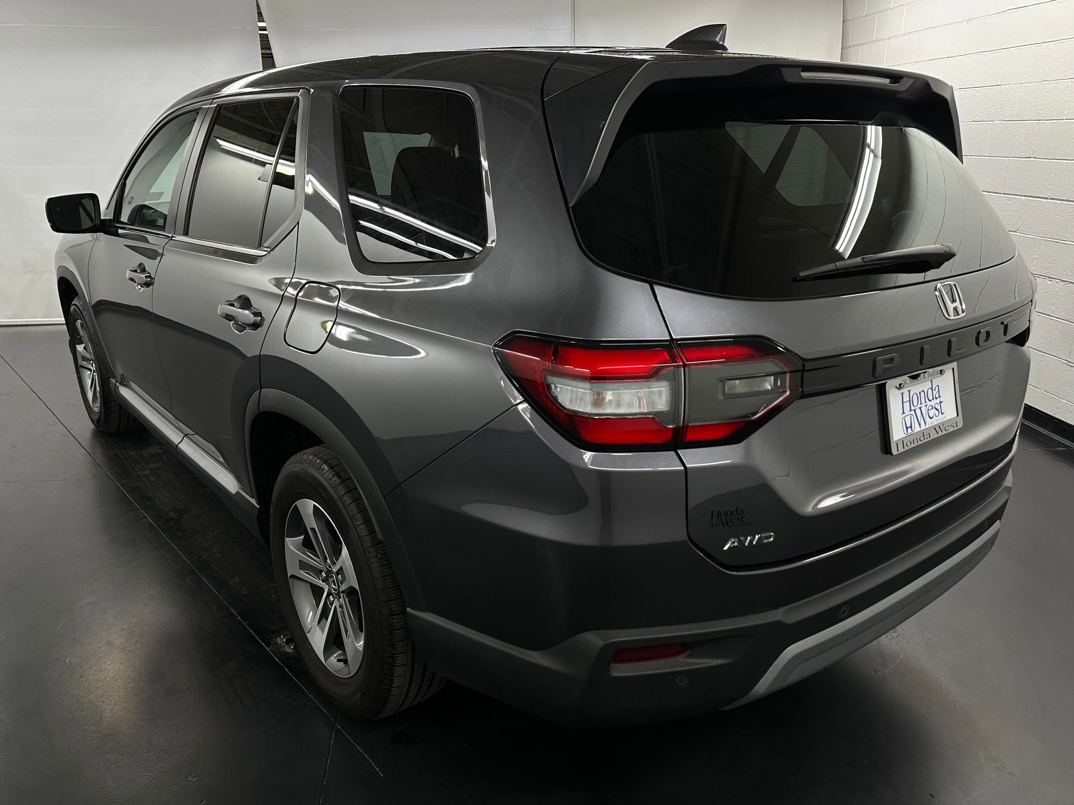 2024 Honda Pilot EX-L photo 2