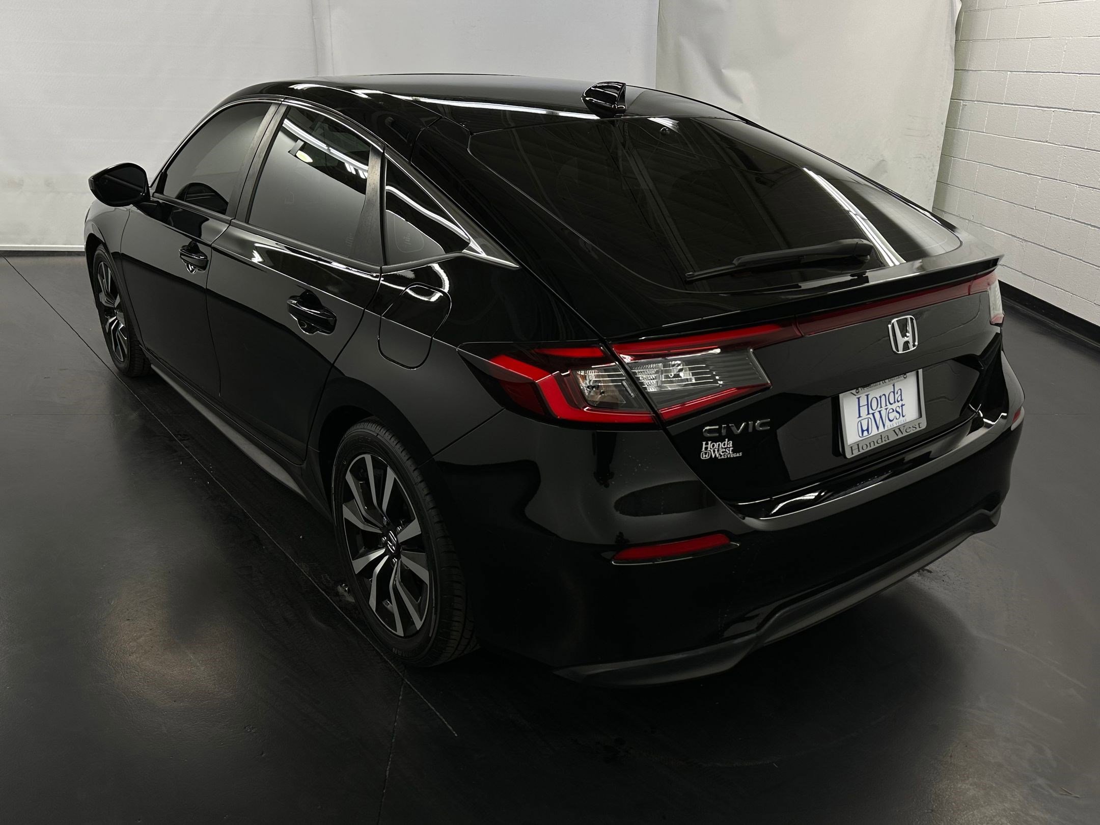 2023 Honda Civic EX-L Hatchback photo 3