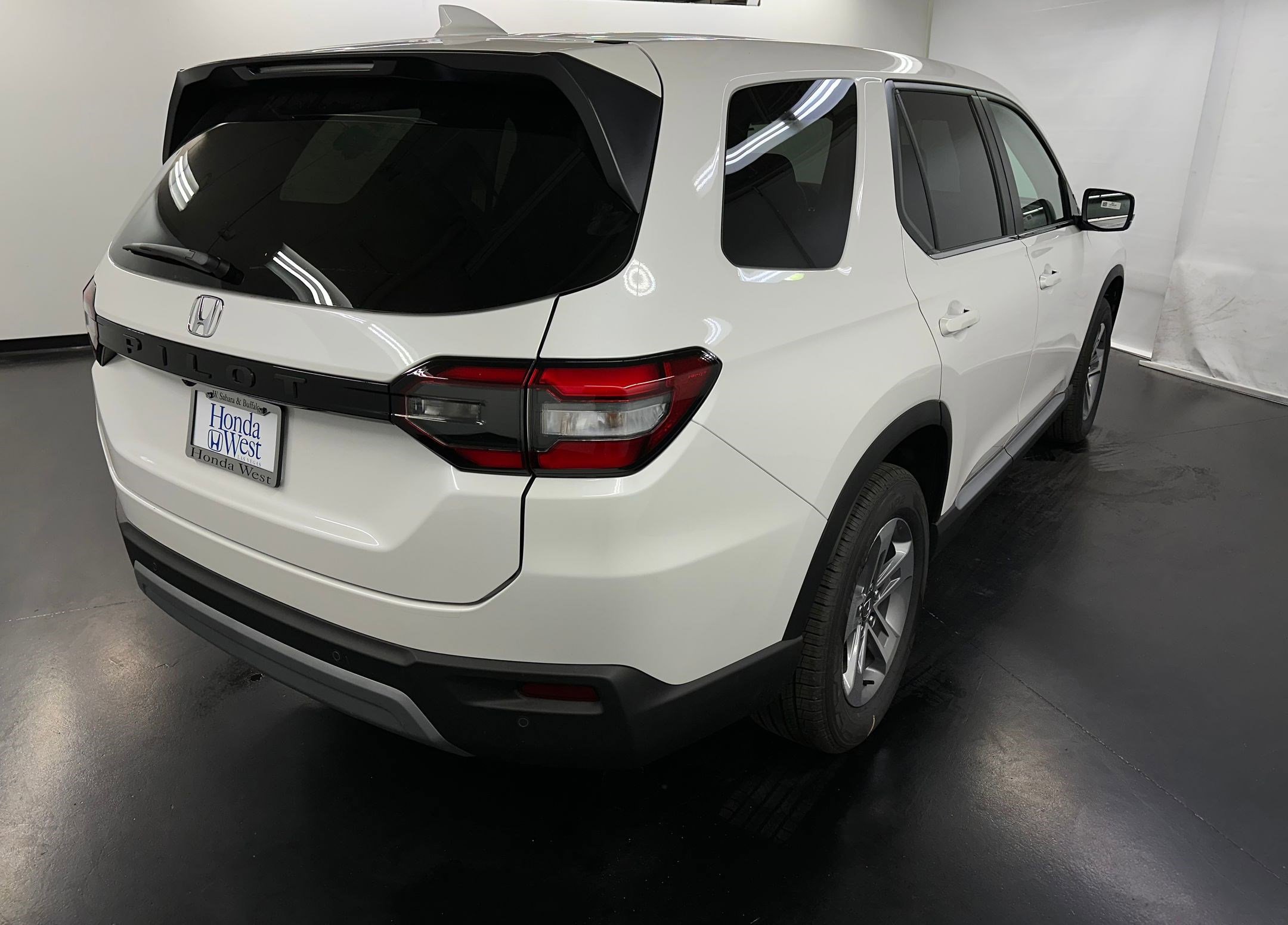 2025 Honda Pilot EX-L - Photo 9