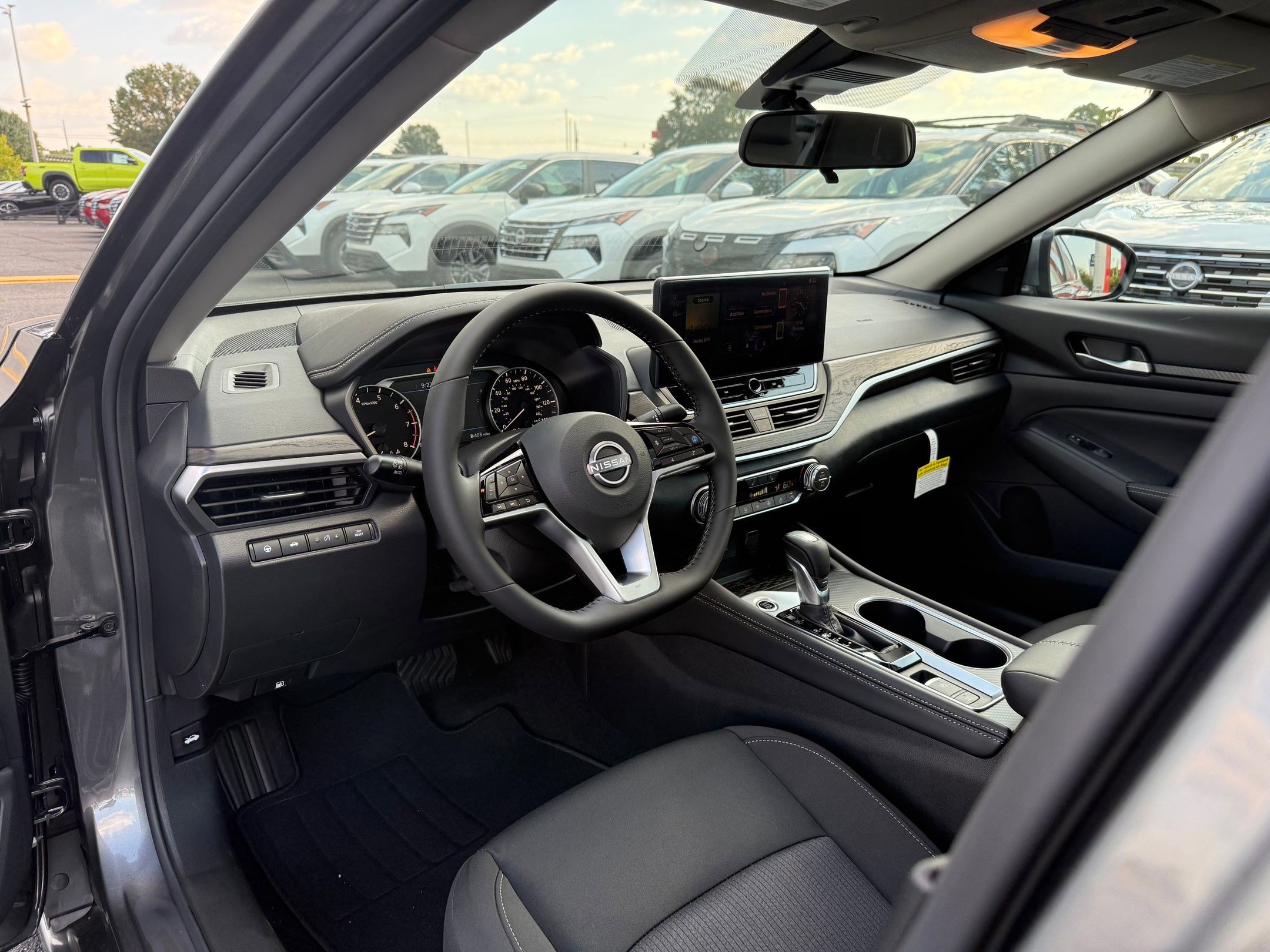 2025 Nissan Altima SV photo 4