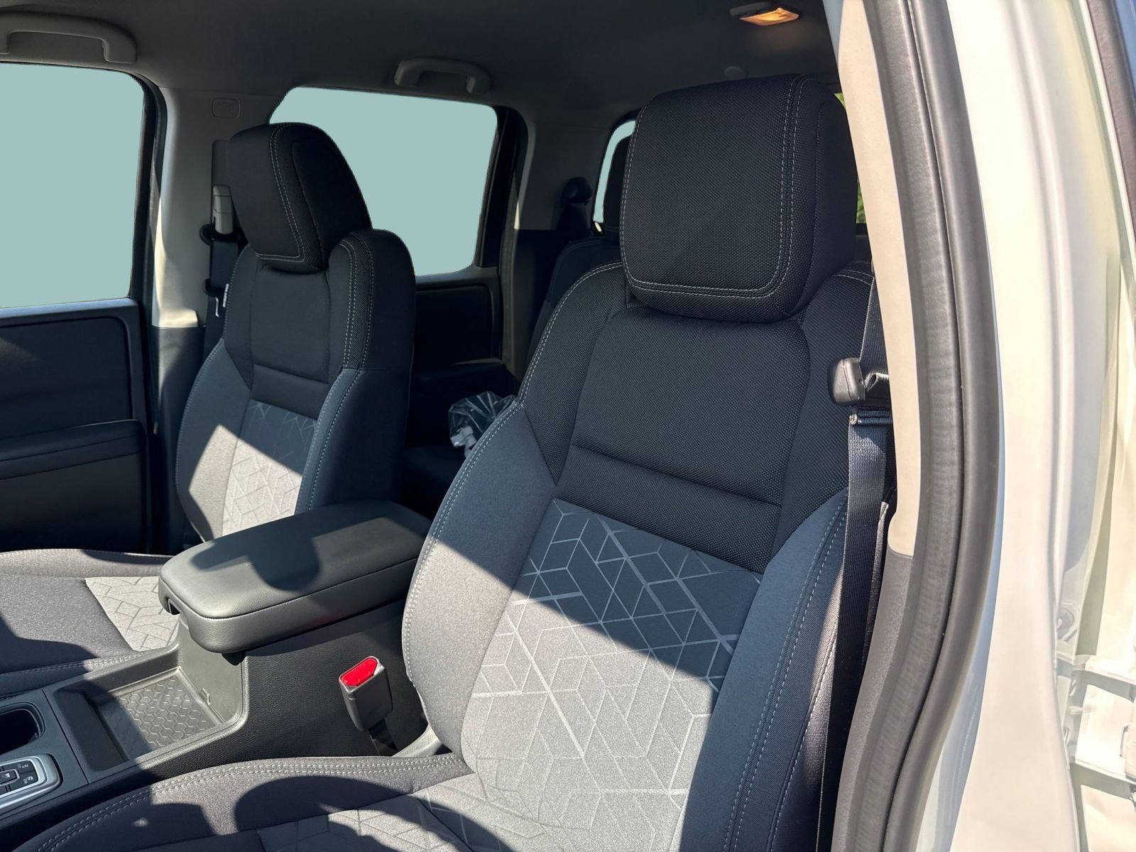 2026 Nissan Frontier SV - Photo 22