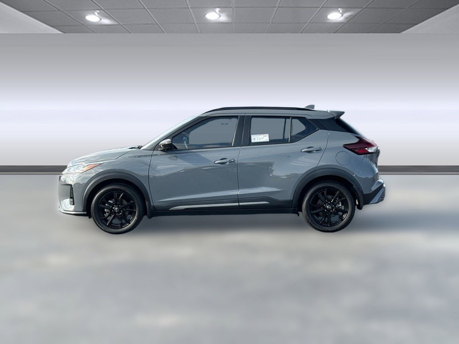 2023 Nissan Kicks SR photo 2