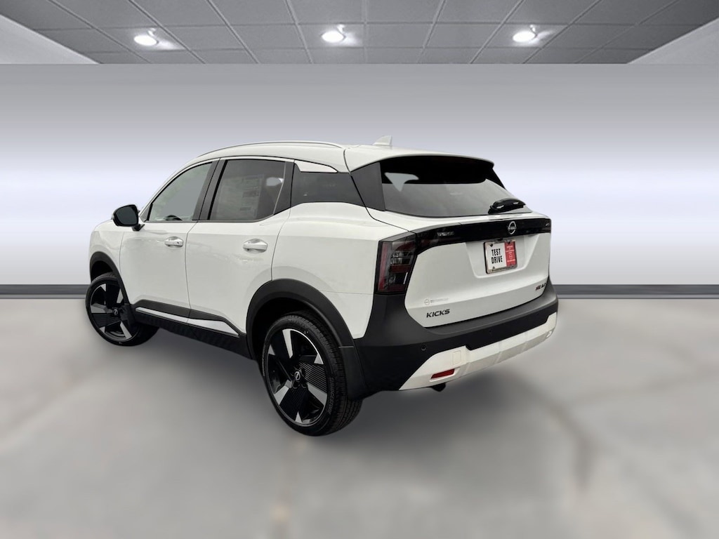 New 2025 Nissan Kicks SR SUV