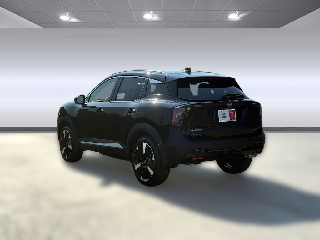 New 2026 Nissan Kicks SR SUV