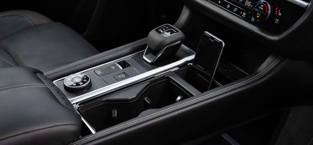 2022 Nissan Pathfinder Gear Shifter, Cupholders & Storage