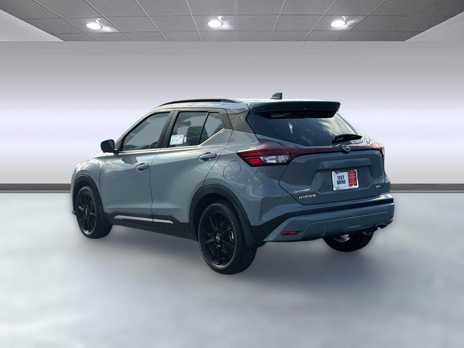 2023 Nissan Kicks SR photo 3