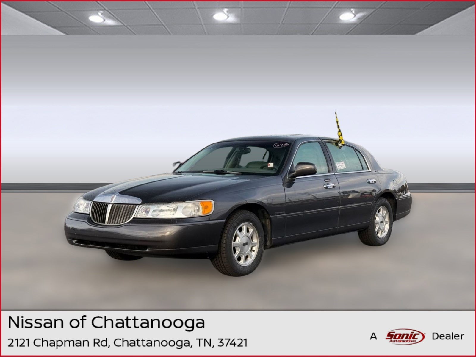 2002 Lincoln Town Car Signature's photo