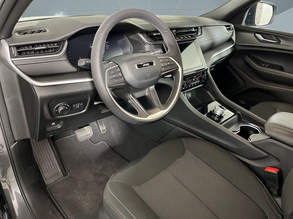 Used 2025 Jeep Grand Cherokee L Laredo SUV