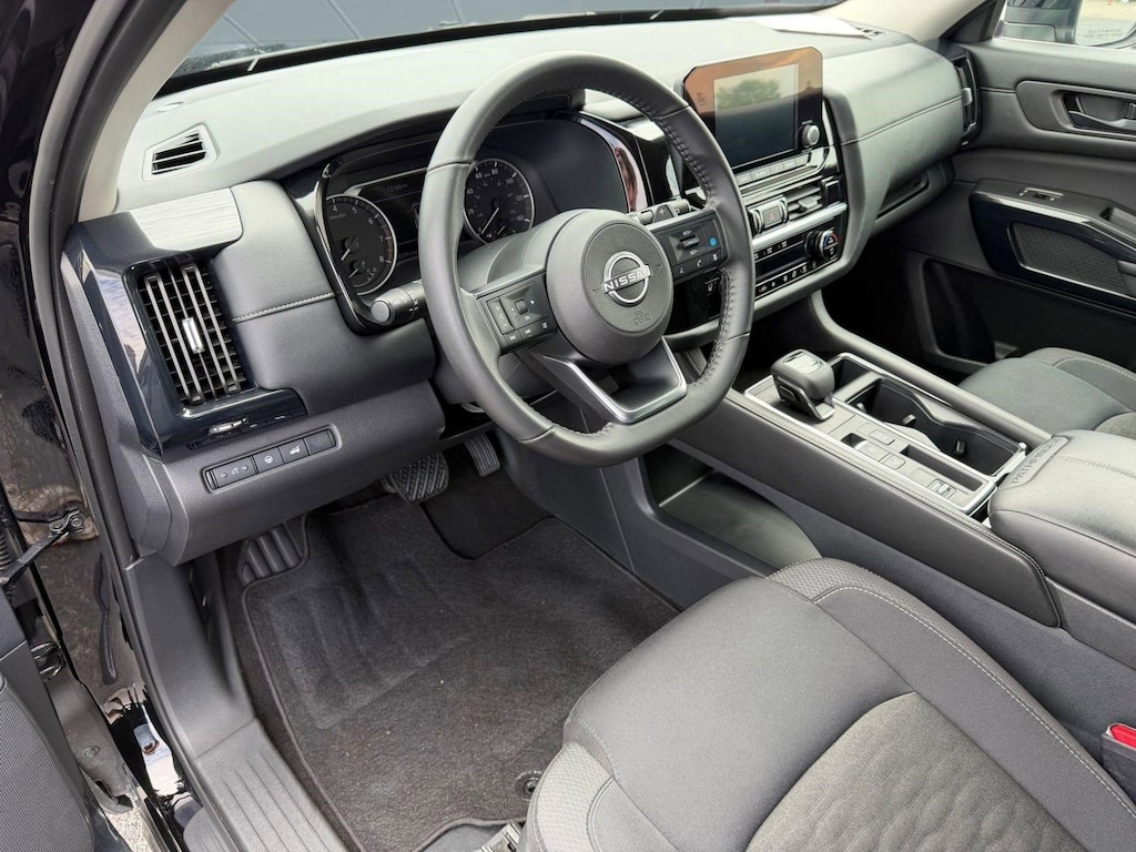 Used 2025 Nissan Pathfinder SV SUV