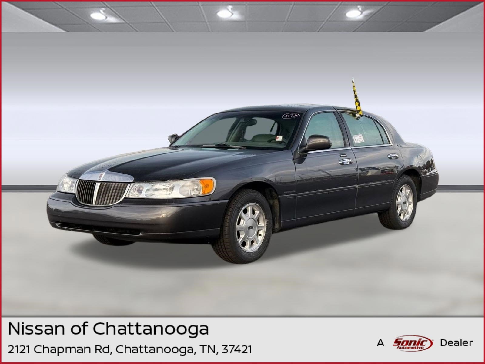 2002 Lincoln Town Car Signature's photo