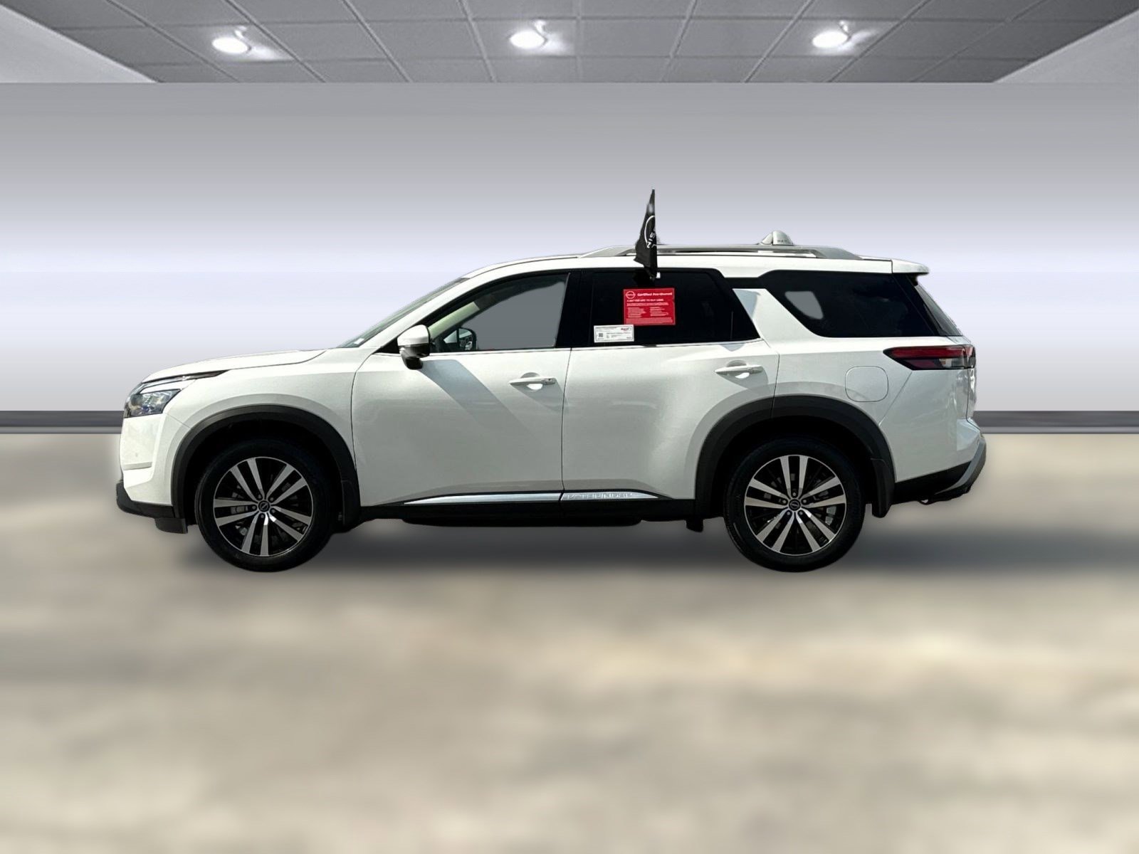 2025 Nissan Pathfinder Platinum photo 2