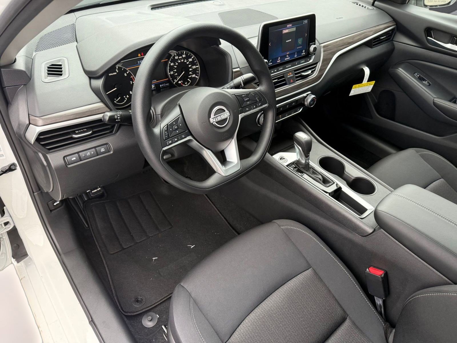 2025 Nissan Altima SV photo 3