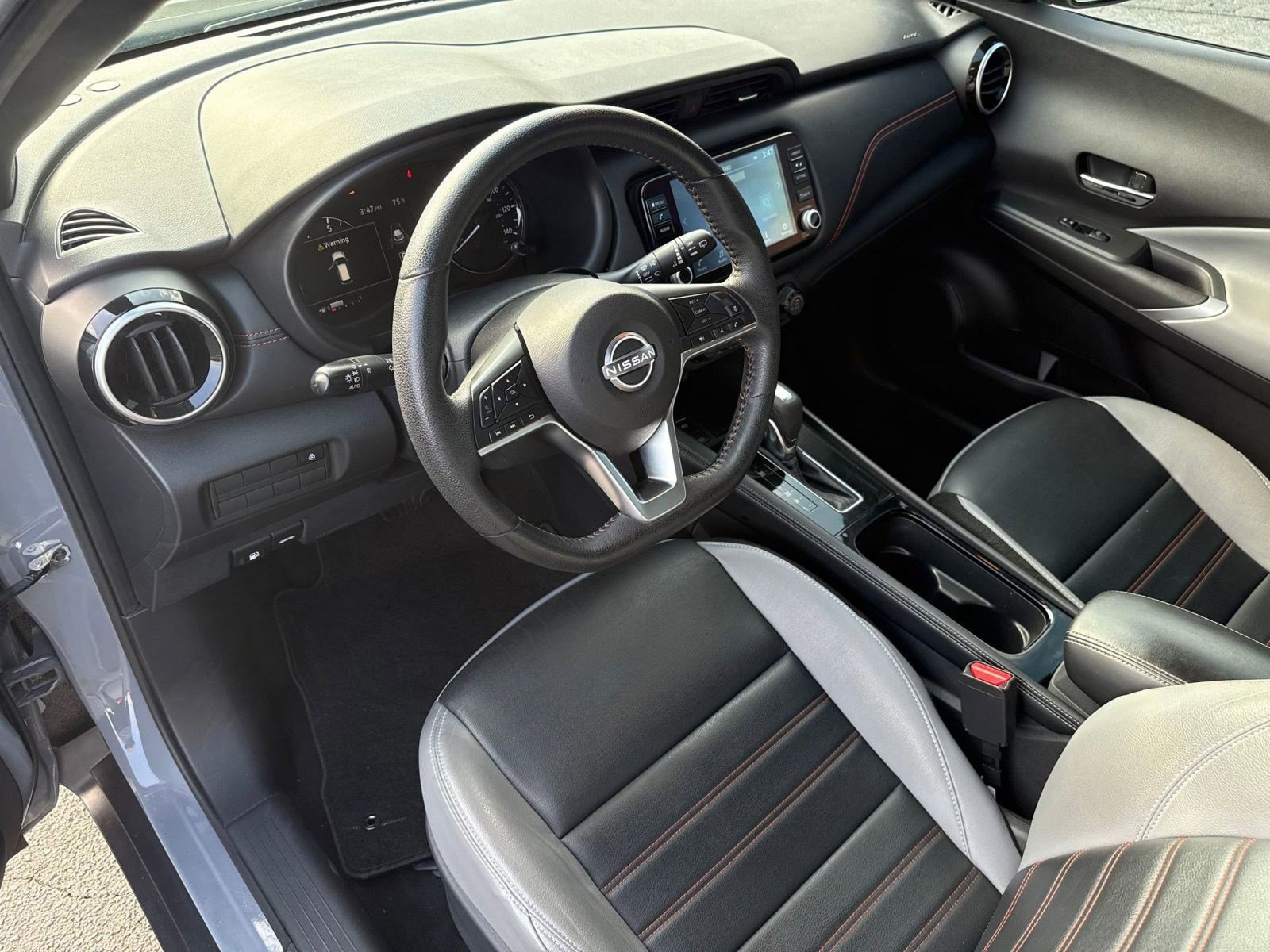 2023 Nissan Kicks SR photo 3