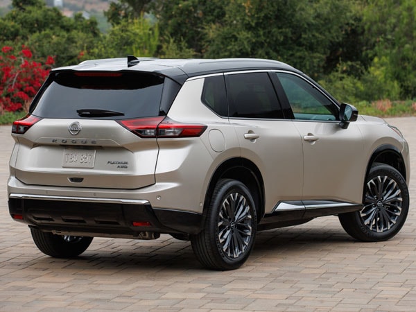 2024 Nissan Rogue Rear Angle