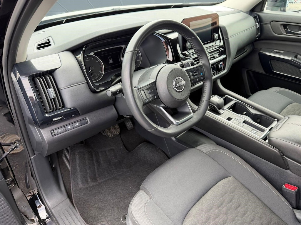 Used 2025 Nissan Pathfinder SV SUV