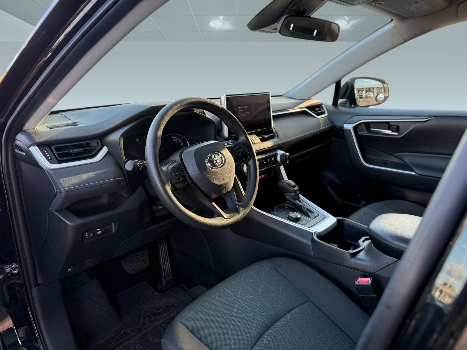 2024 Toyota RAV4 Hybrid photo 4