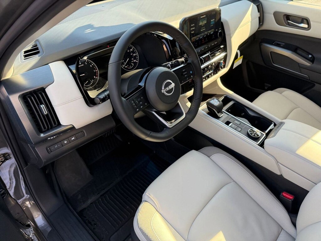 New 2025 Nissan Pathfinder SL SUV