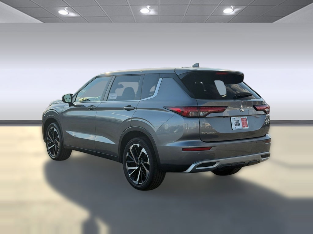 Used 2023 Mitsubishi Outlander SE SUV