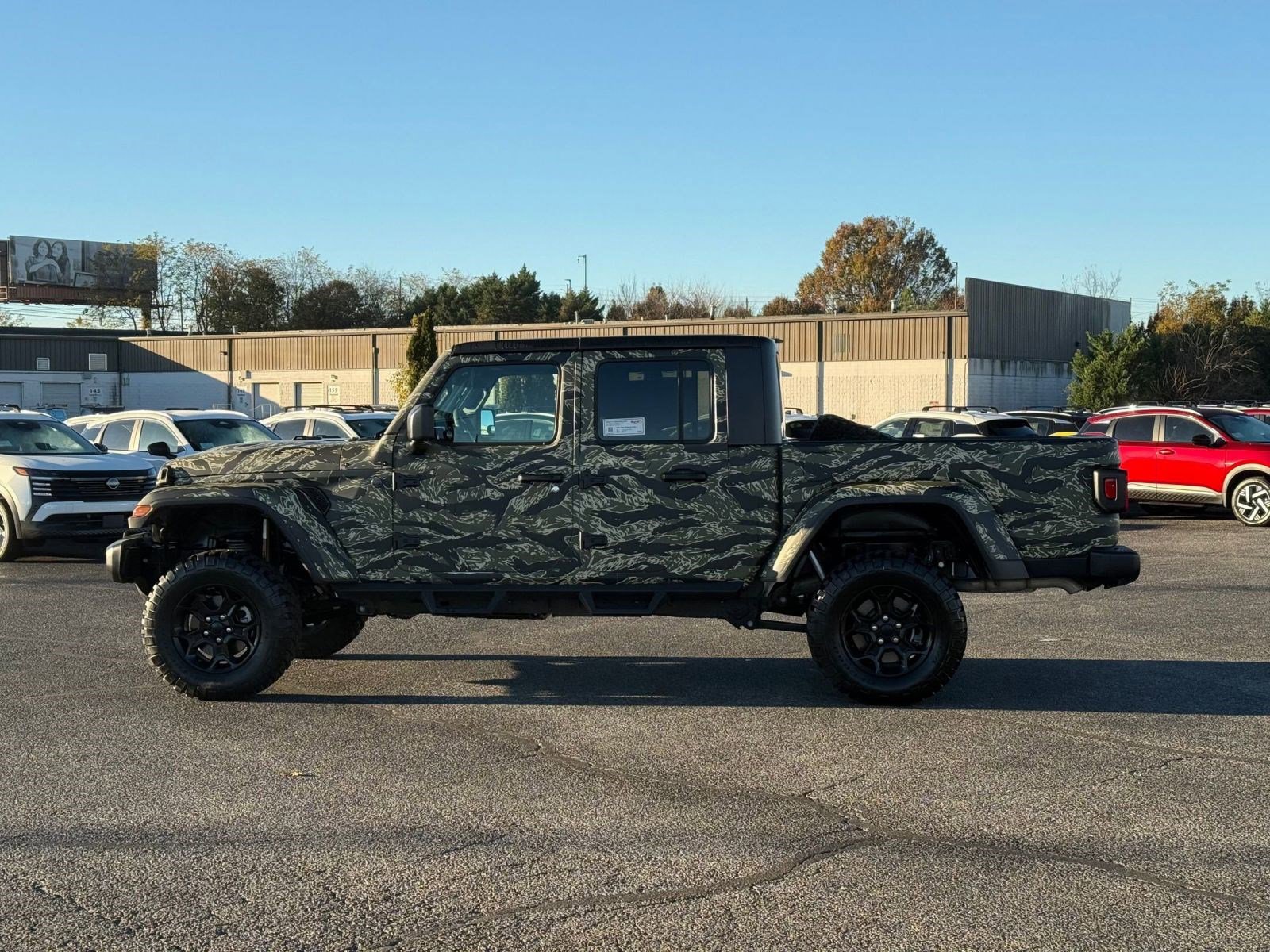 2023 Jeep Gladiator Willys photo 2