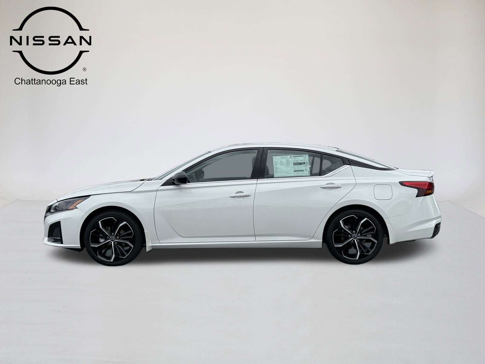 2025 Nissan Altima SR photo 4