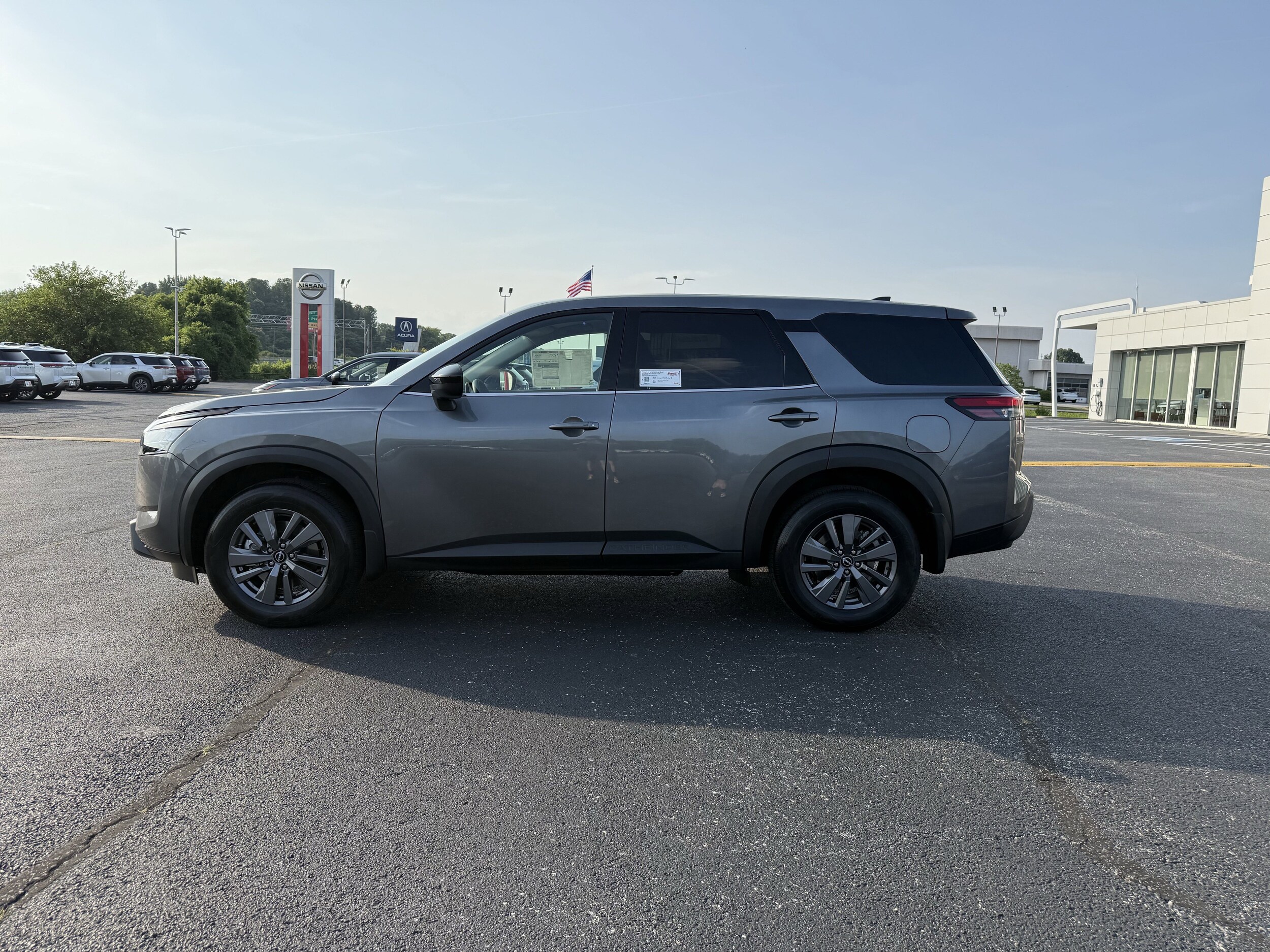 2025 Nissan Pathfinder S photo 4