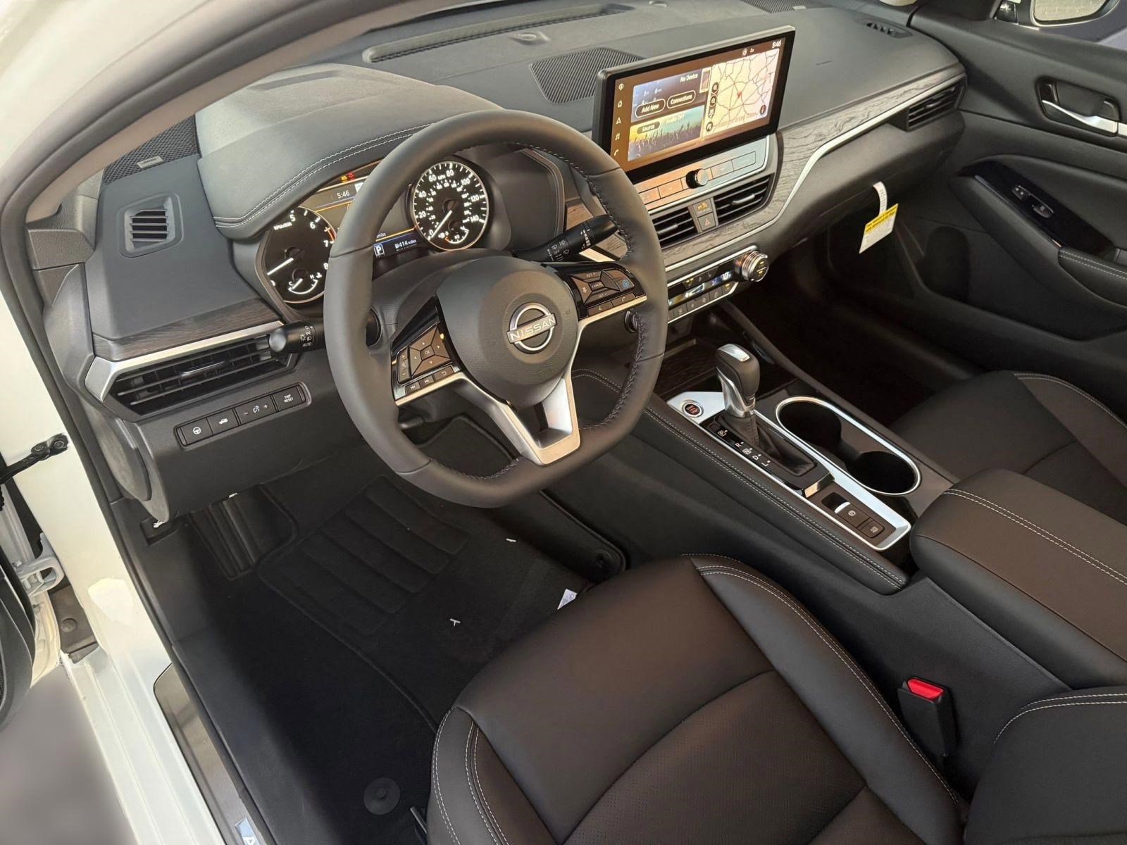 2025 Nissan Altima SL photo 4