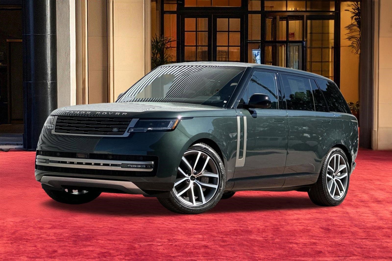 2026 Land Rover Range Rover 4.4 SE LWB 7's photo