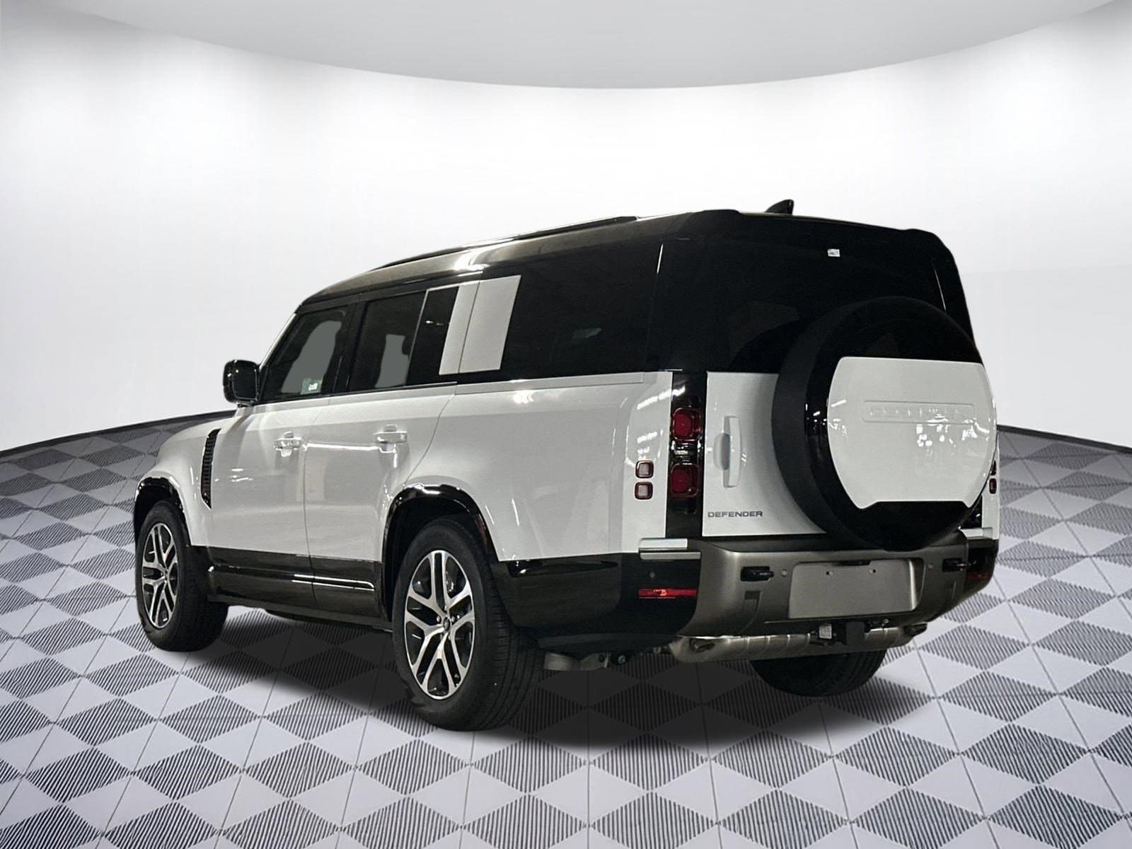 2025 Land Rover Defender X-Dynamic SE - Photo 3