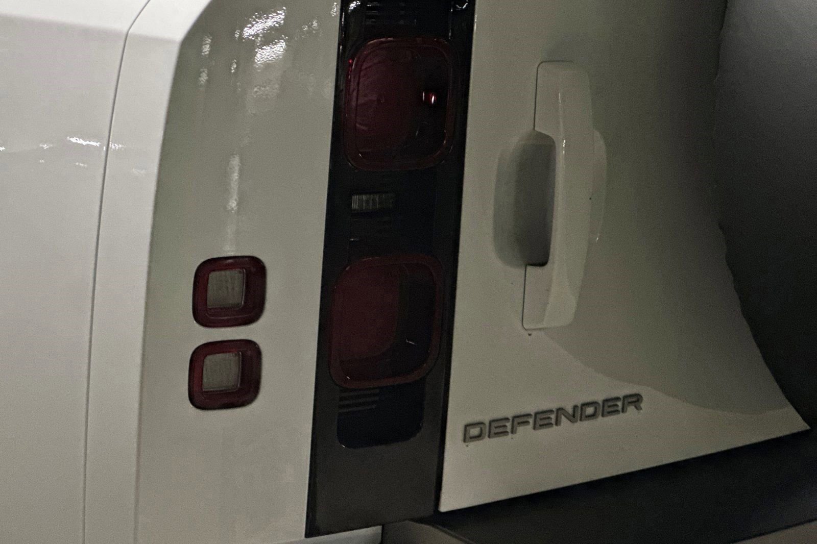 2025 Land Rover Defender X-Dynamic SE - Photo 8