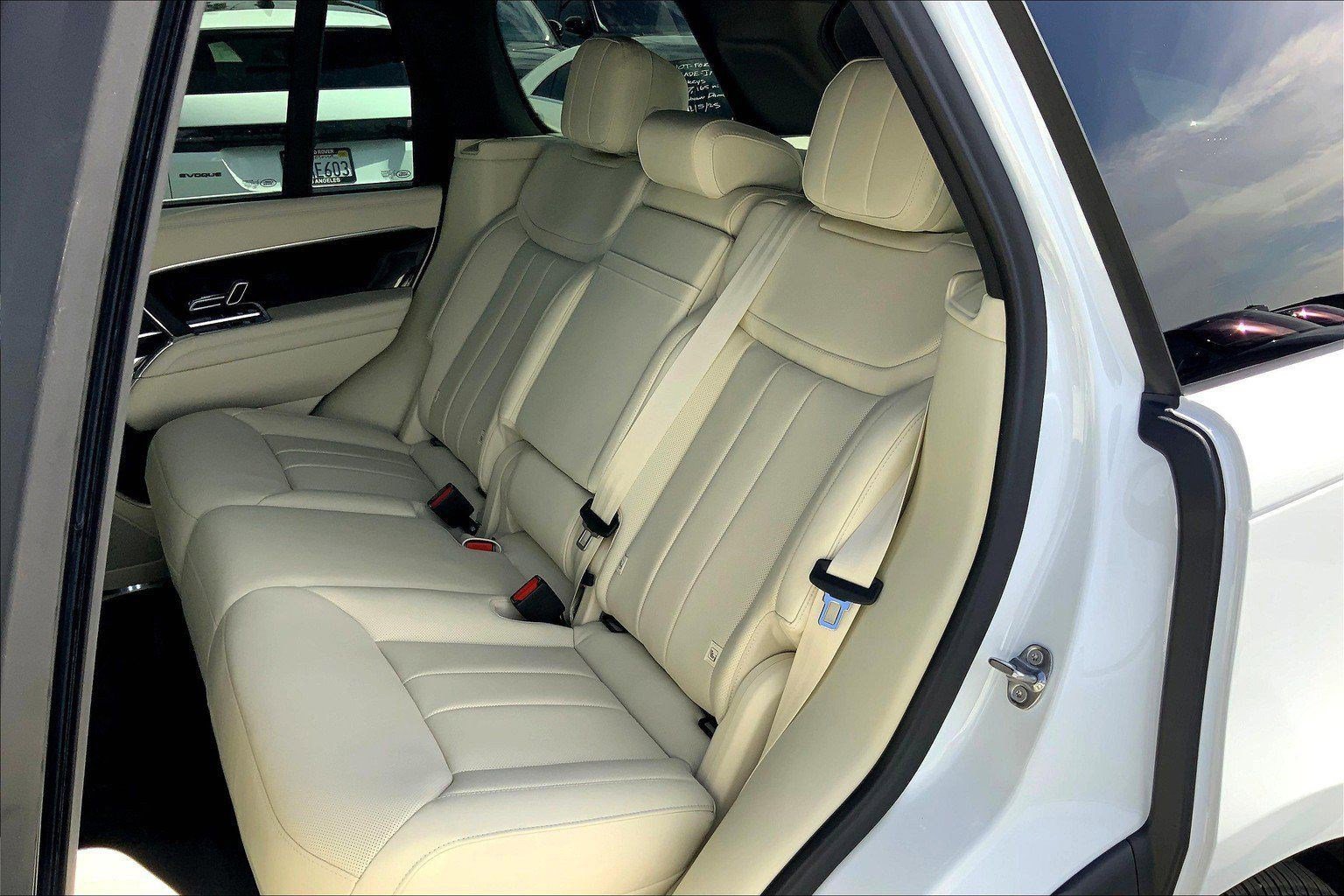 2025 Land Rover Range Rover SE - Photo 8