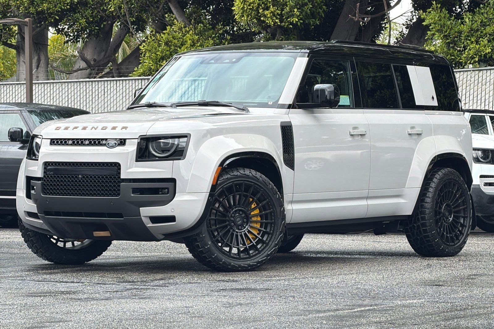 2026 Land Rover Defender 110 OCTA P635's photo
