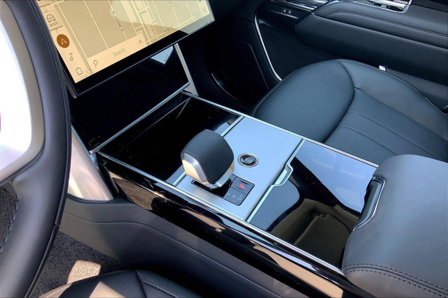 2025 Land Rover Range Rover SE - Photo 9