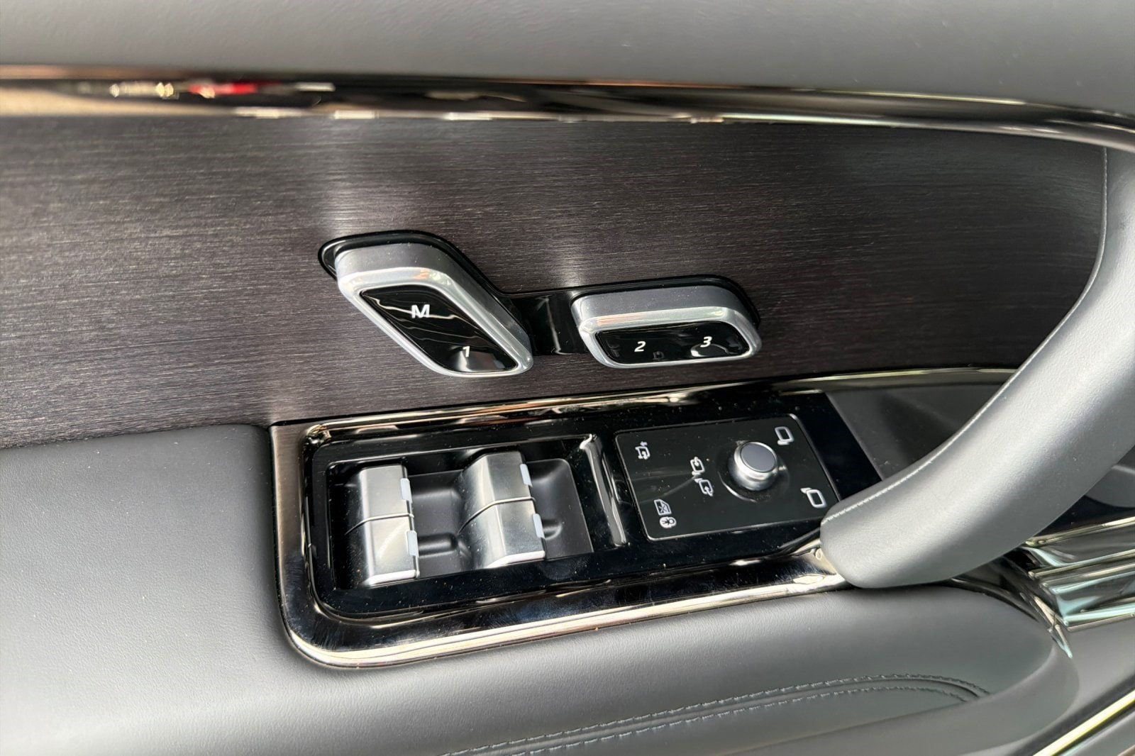 2026 Land Rover Range Rover SV - Photo 14