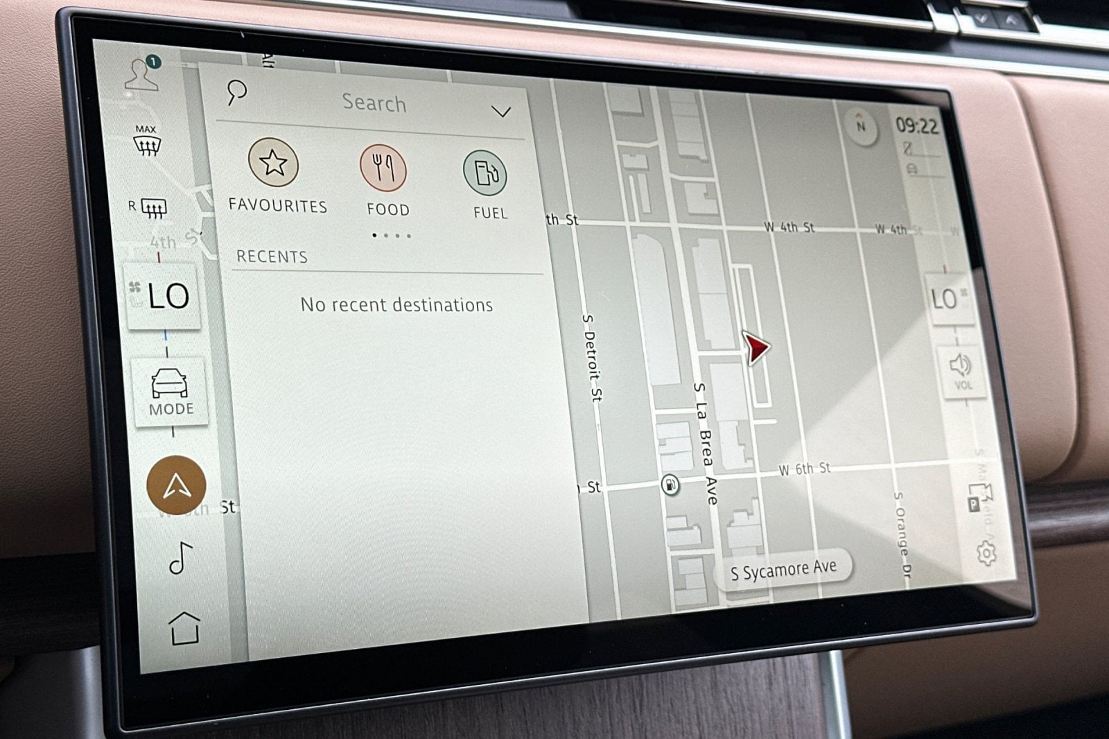 2026 Land Rover Range Rover SE - Photo 18
