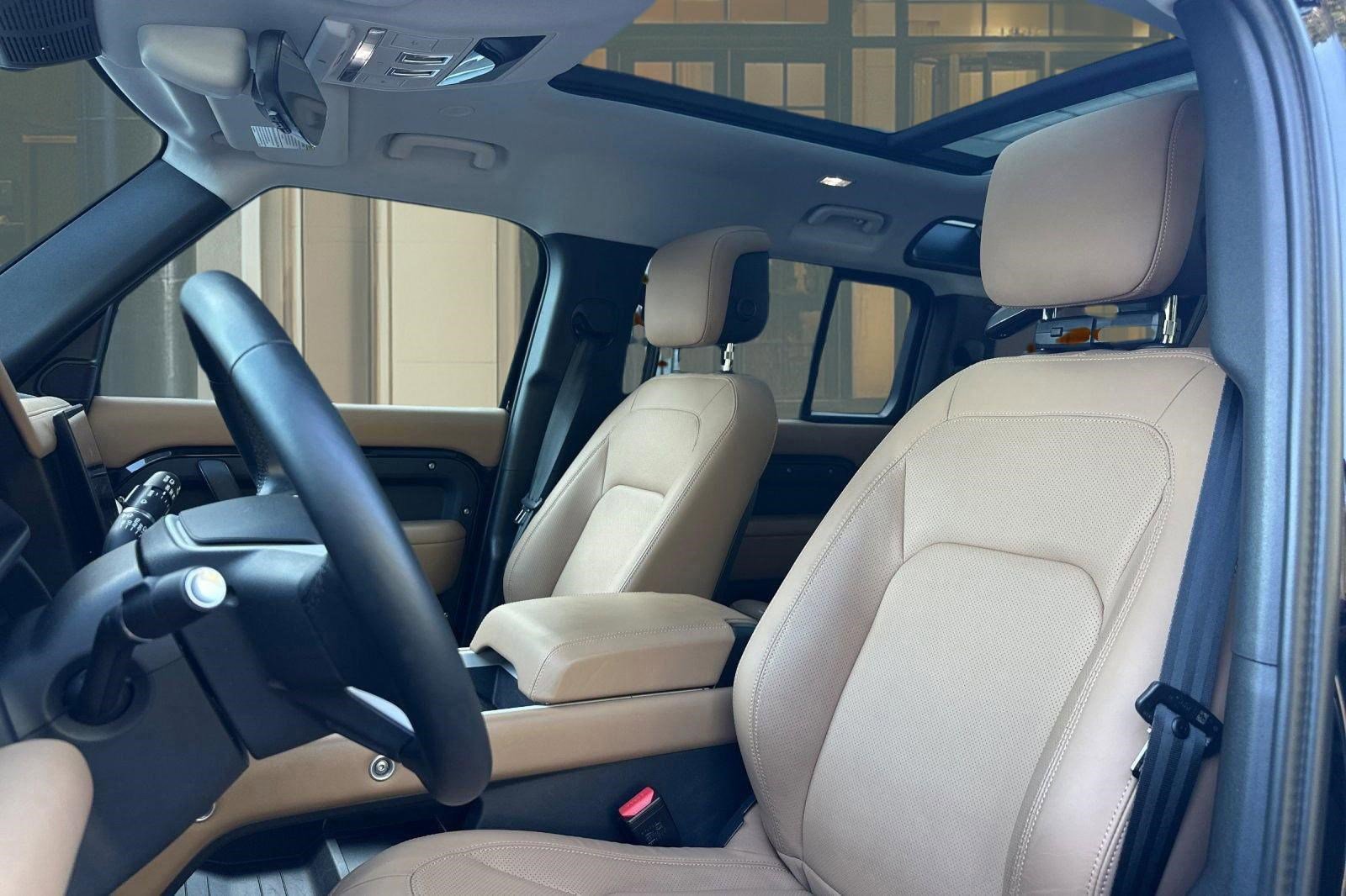 2025 Land Rover Defender 110 S photo 4