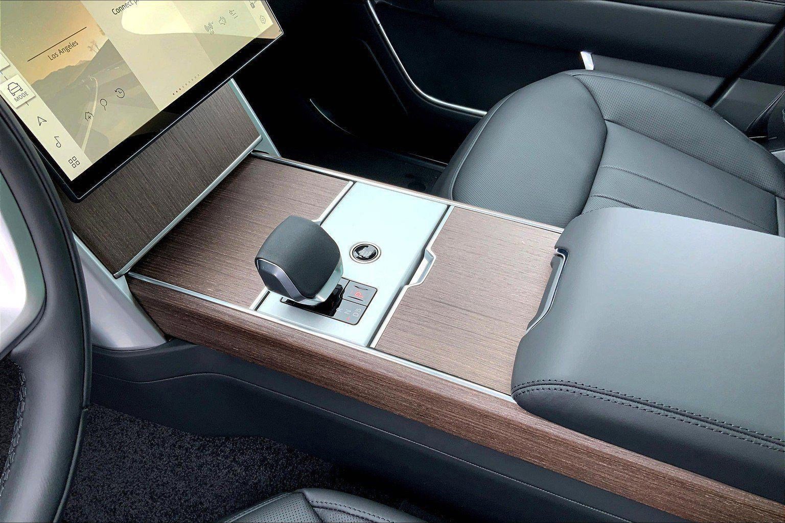 2025 Land Rover Range Rover SE - Photo 12