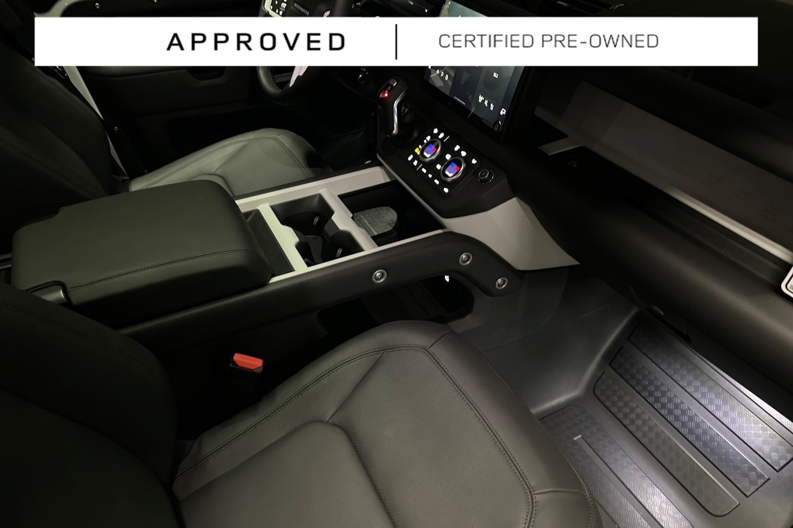 2025 Land Rover Defender X-Dynamic SE - Photo 18