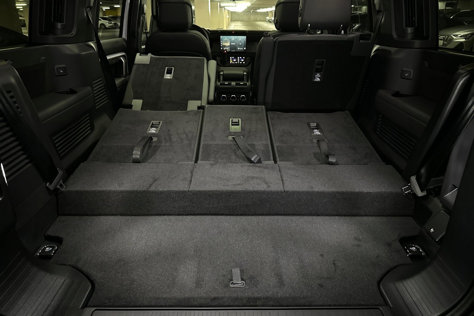 2025 Land Rover Defender X-Dynamic SE - Photo 29