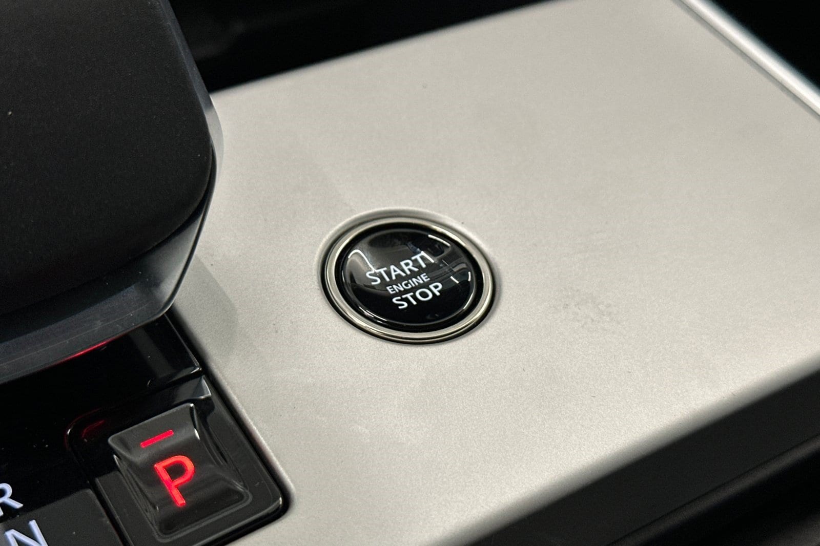 2026 Land Rover Range Rover SE - Photo 16